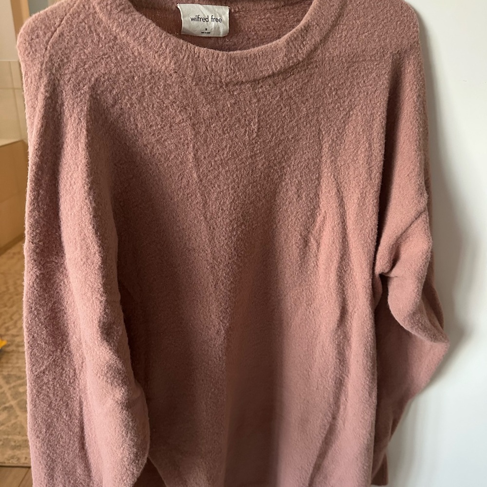 Aritzia Wilfred Pink Crew Neck super soft